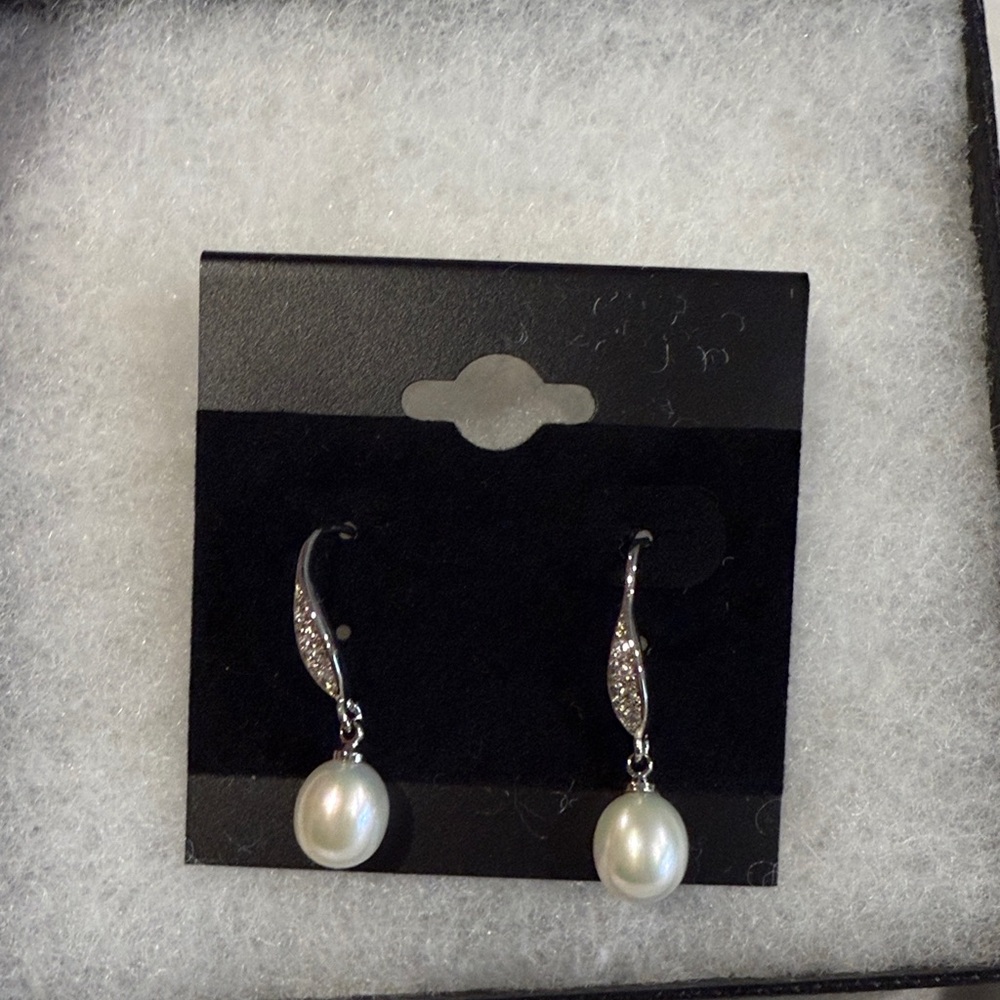 Cate & Chloe 18k White Gold Plated Freshwater Pearl Drop Earrings with Crystals